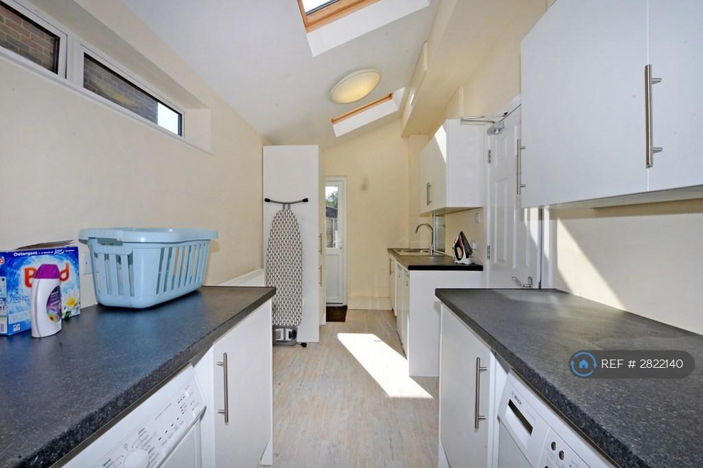 Huge Utility Room w/Washing Mc, Dryer, Cupboards