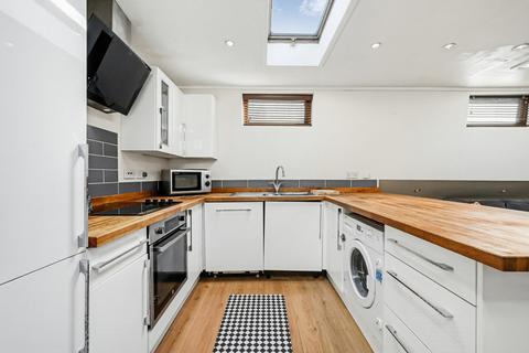 2 bedroom houseboat to rent, Plantation Wharf Pier, SW11