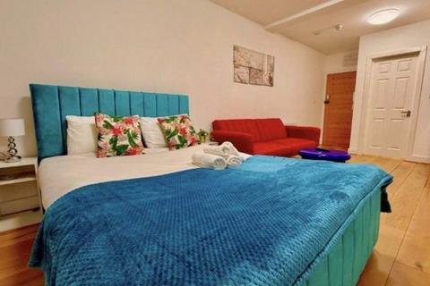 Studio to rent, Golders Green Road