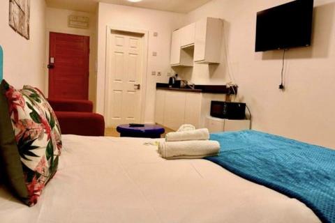 Studio to rent, Golders Green Road