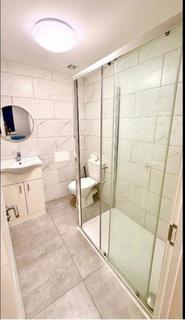 Studio to rent, Golders Green Road