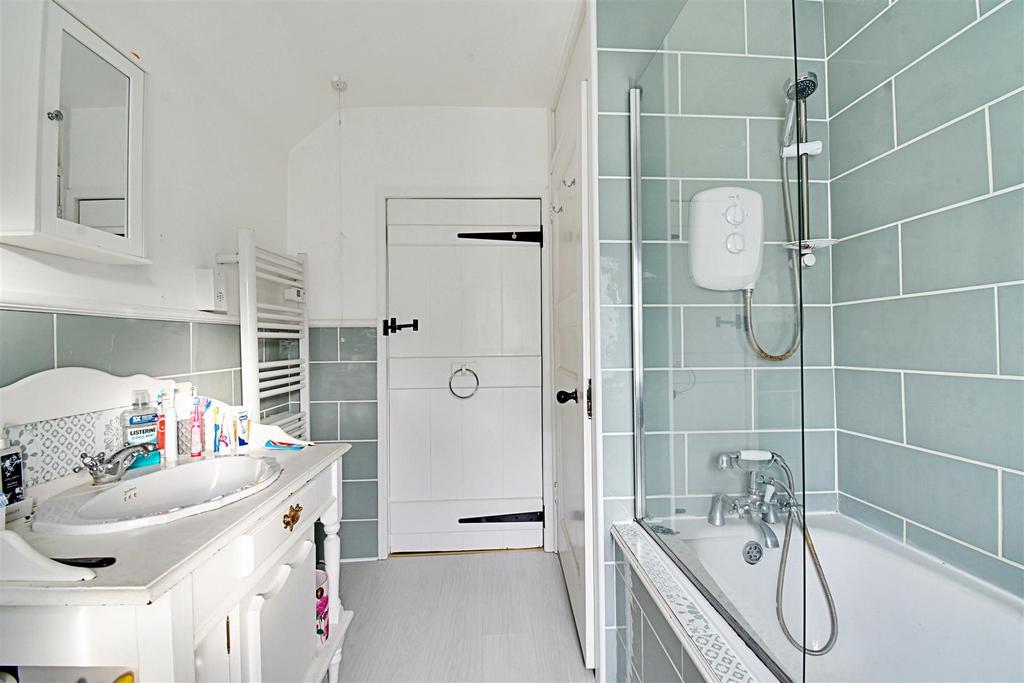 Bathroom 2.jpg