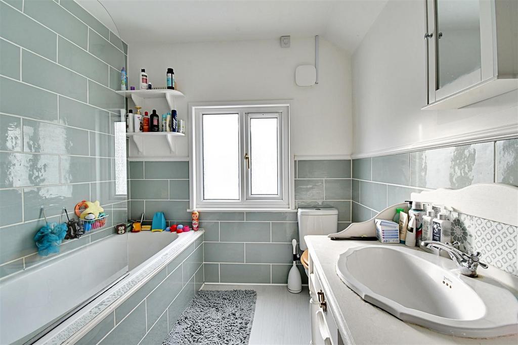 Bathroom 1.jpg