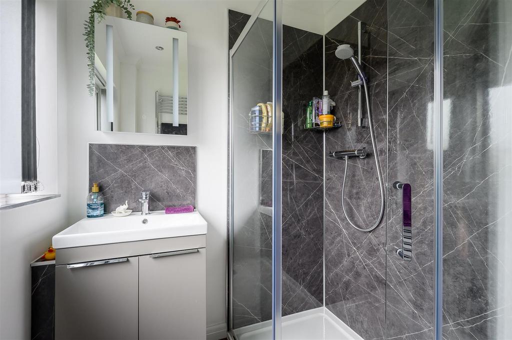 8 Langley Drive-6[1].jpg