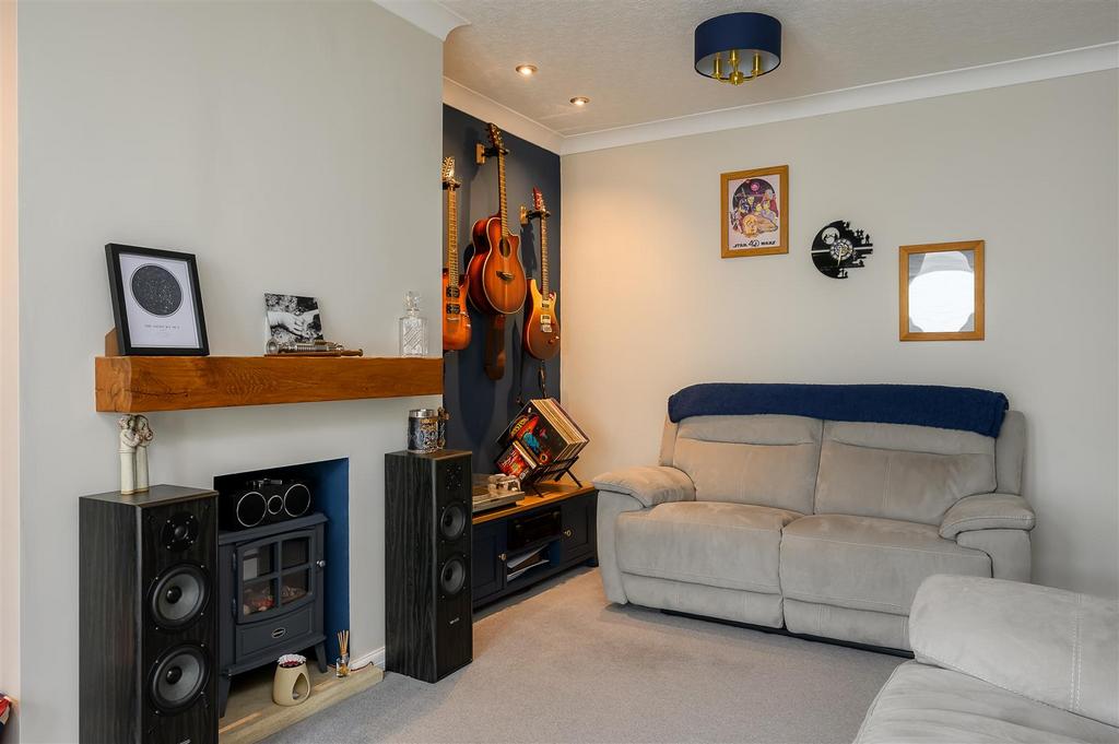 8 Langley Drive-9[1].jpg