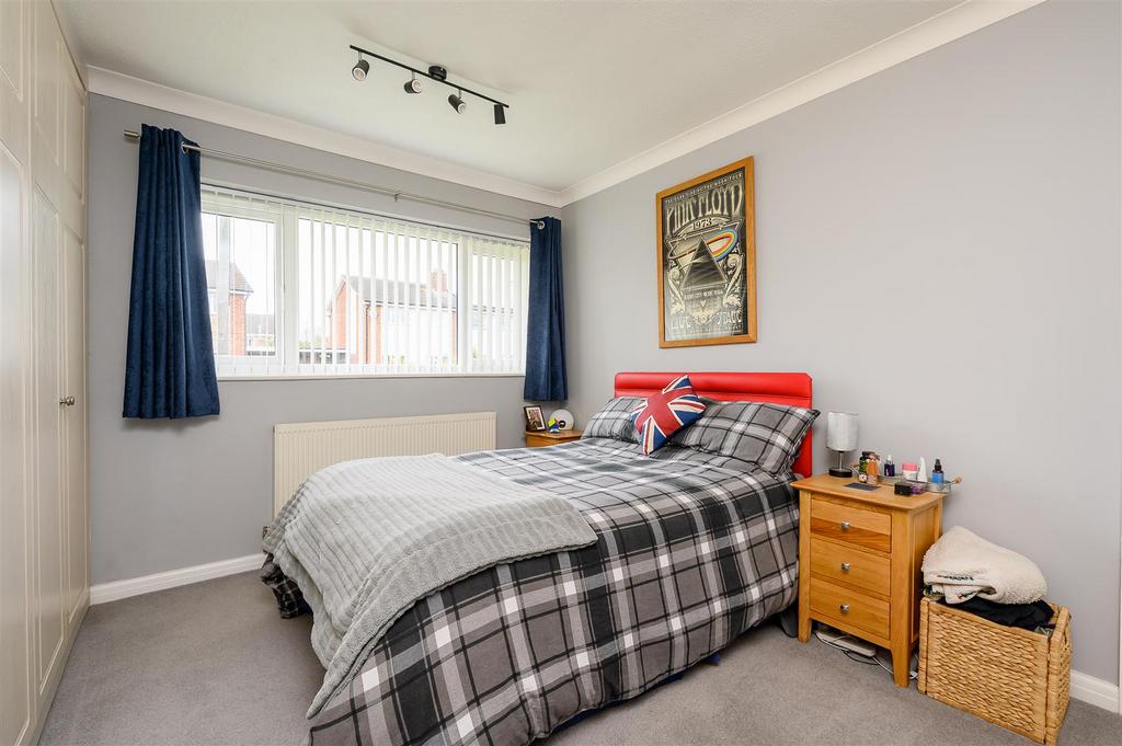 8 Langley Drive-12[1].jpg