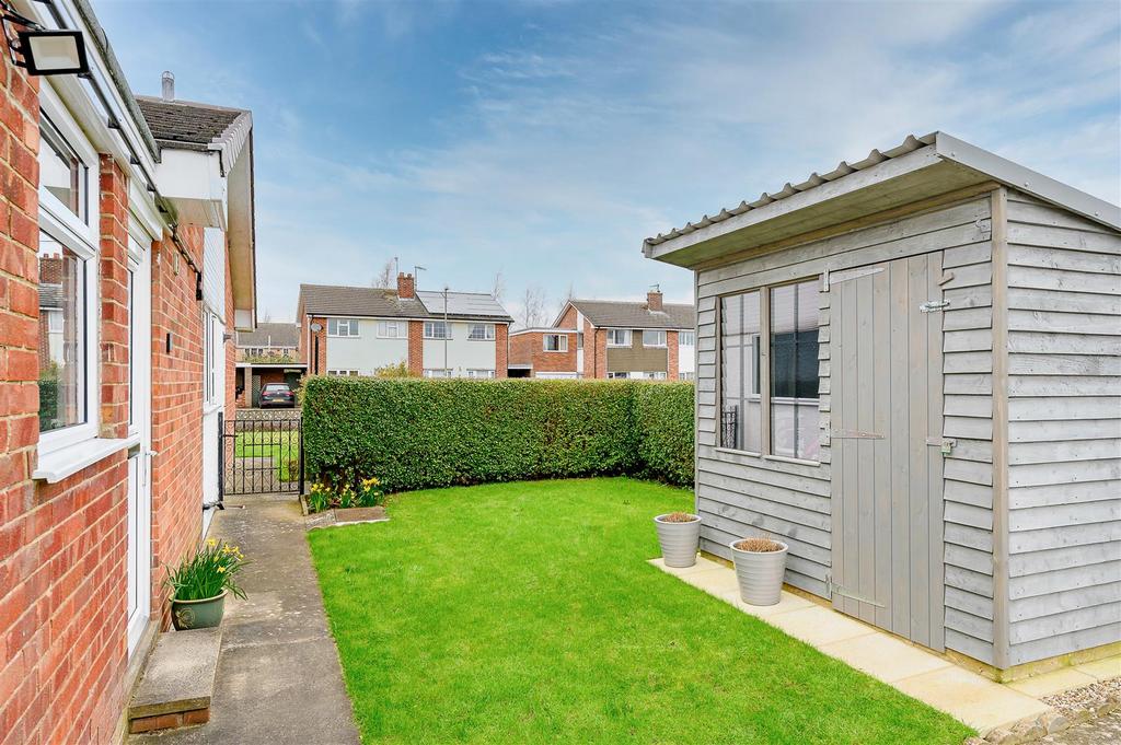 8 Langley Drive-17[1].jpg