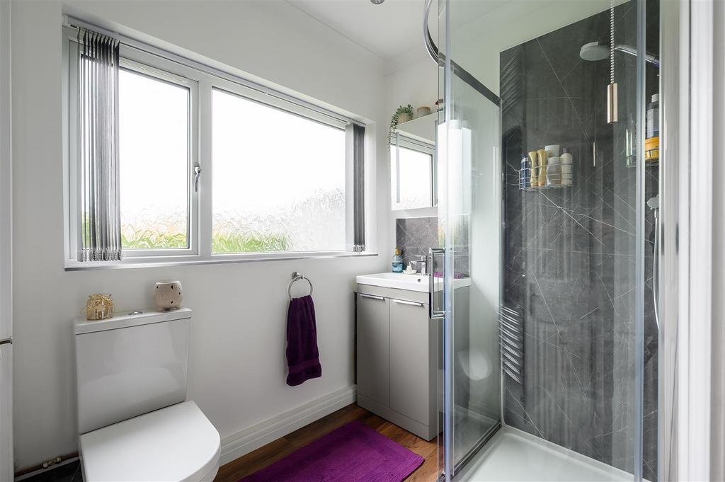 8 Langley Drive-5[1].jpg