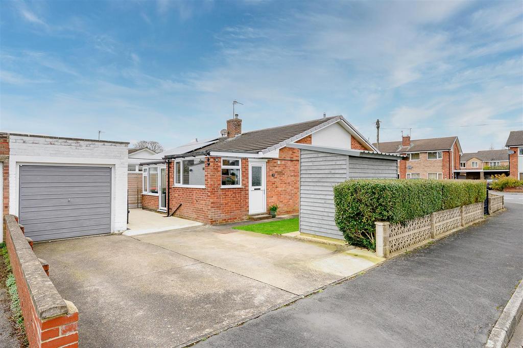 8 Langley Drive-14[1].jpg