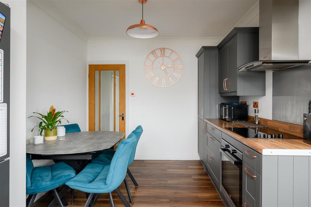 8 Langley Drive[1].jpg