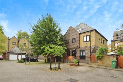 undefined, Cunard Walk, London, SE16