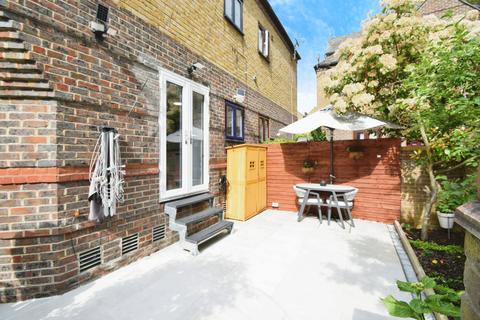 undefined, Cunard Walk, London, SE16