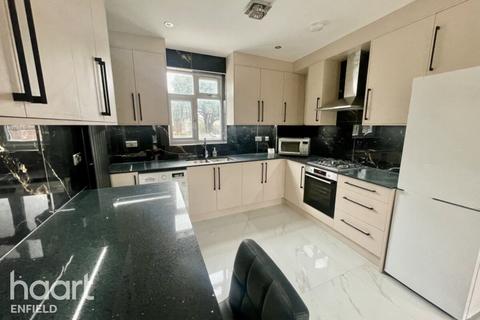 3 bedroom apartment to rent, Crown Lane, LONDON