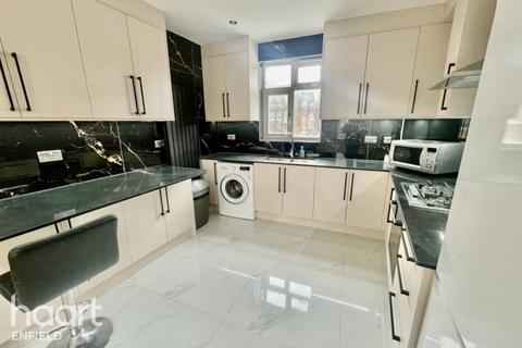 3 bedroom apartment to rent, Crown Lane, LONDON