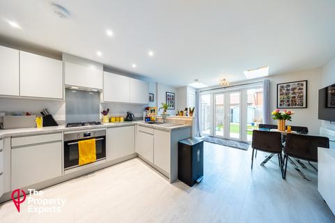 undefined, Newlands Close, Shinfield, RG2