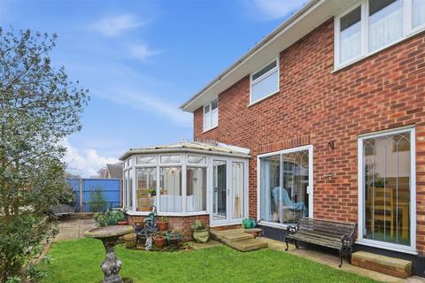 4 bedroom detached house for sale, Vaagen Road, Canvey Island SS8