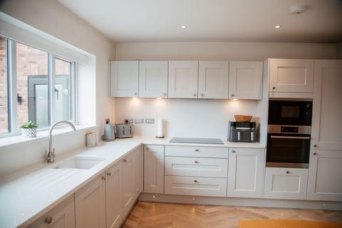 4 bedroom detached house for sale, Buckley  CH7