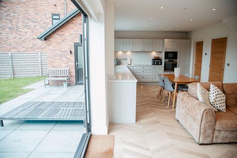 4 bedroom detached house for sale, Buckley  CH7