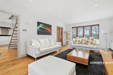 undefined, Tyle Green, Emerson Park, RM11