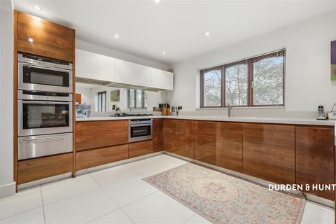 undefined, Tyle Green, Emerson Park, RM11