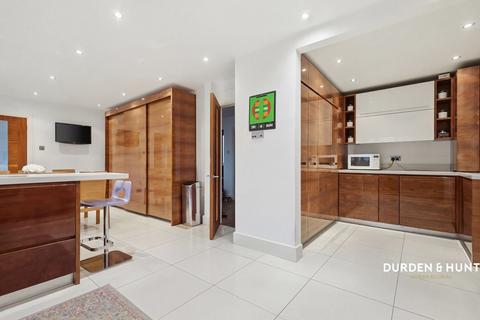 5 bedroom detached house for sale, Tyle Green, Hornchurch, RM11
