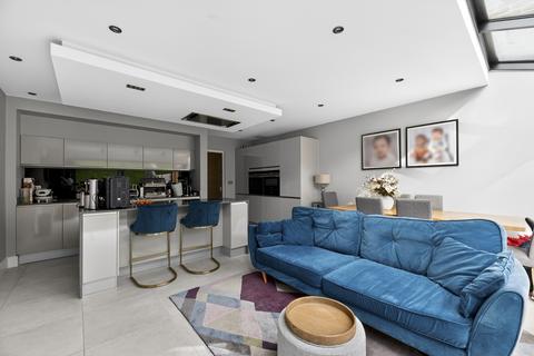 4 bedroom townhouse for sale, Chestnut Avenue, Guildford, GU2