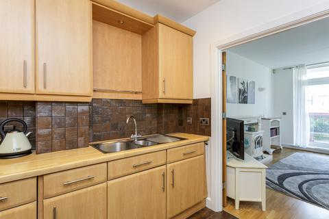 1 bedroom flat to rent, Arethusa House, Gunwharf Quays, PO1