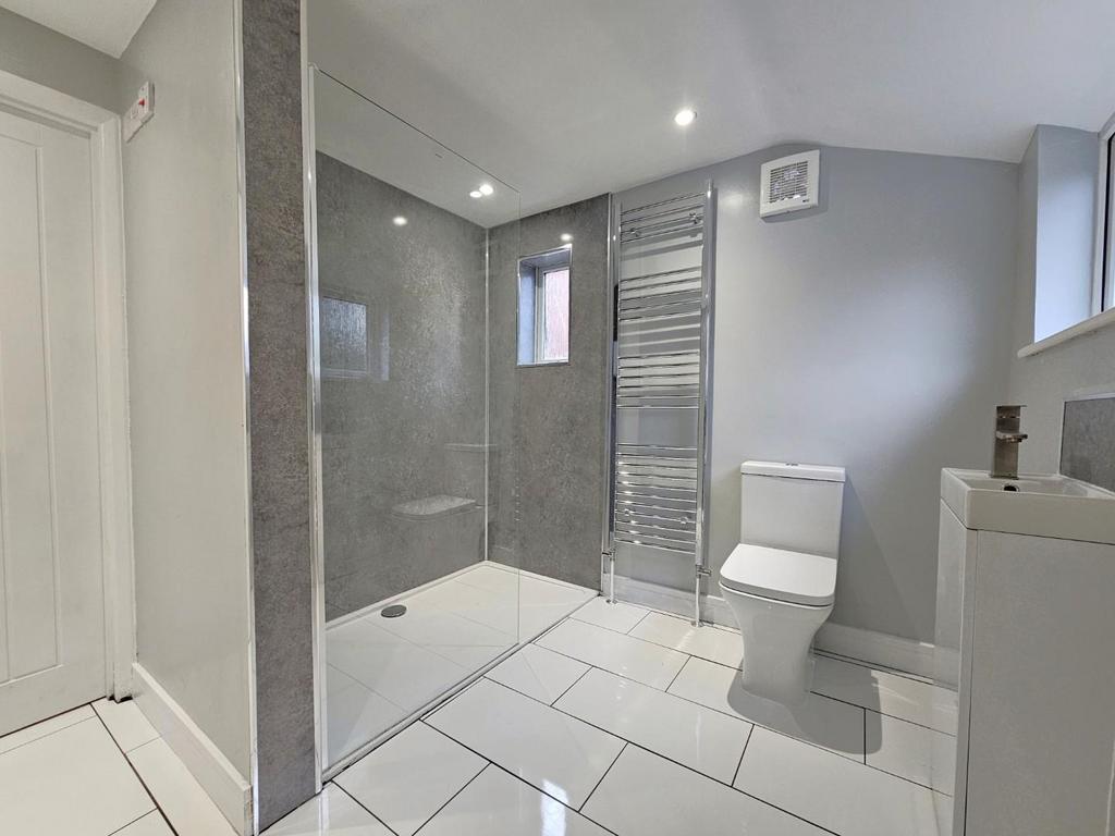 Shower Room.jpg