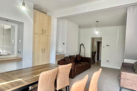 3 bedroom terraced house to rent, Stanley Road, Morden, SM4