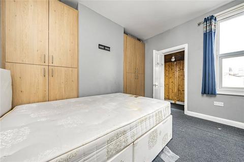 3 bedroom terraced house to rent, Stanley Road, Morden, SM4