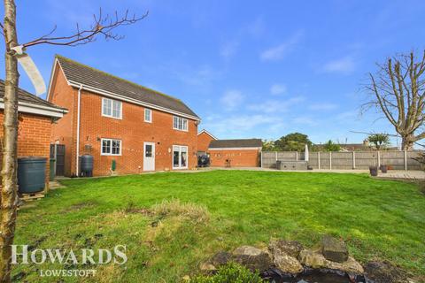 Pinebanks, Lowestoft