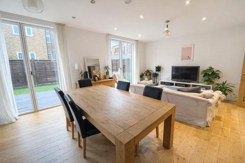 5 bedroom detached house for sale, Newham, London E7