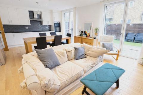 5 bedroom detached house for sale, Newham, London E7