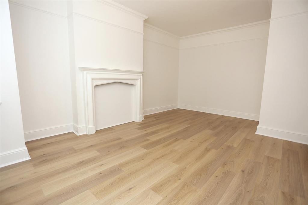 8, 44 Norton Road bed1.jpg