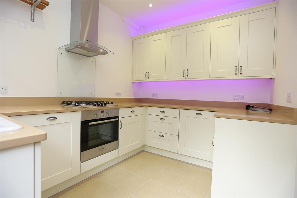 8, 44 Norton Road kitch2.jpg