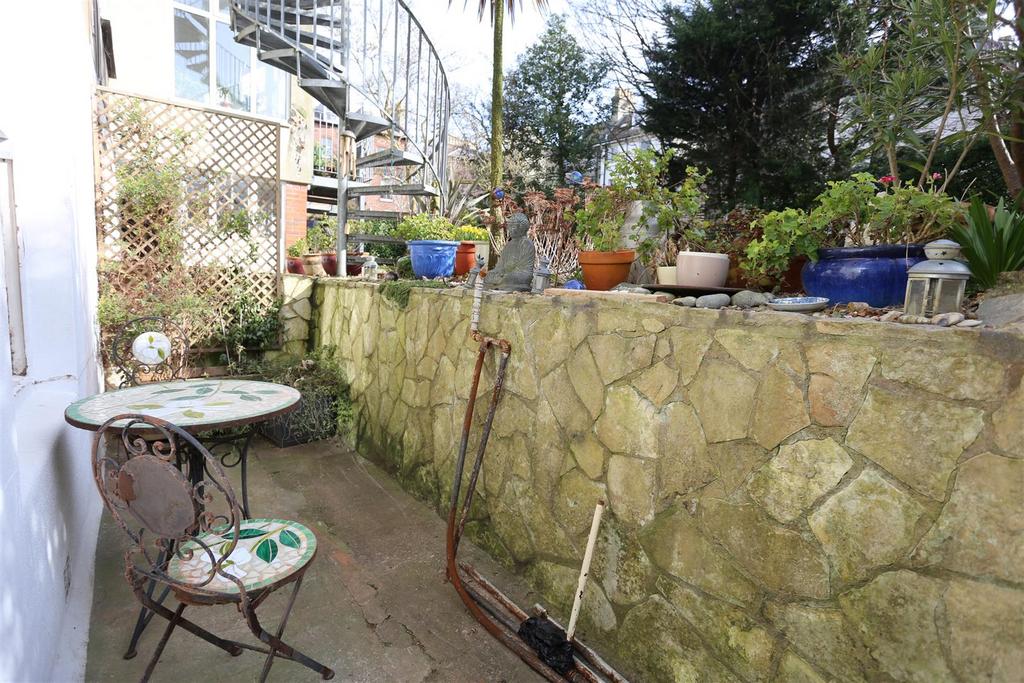 8, 44 Norton Rd patio.jpg
