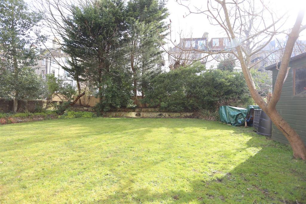 8, 44 Norton Rd garden2.jpg
