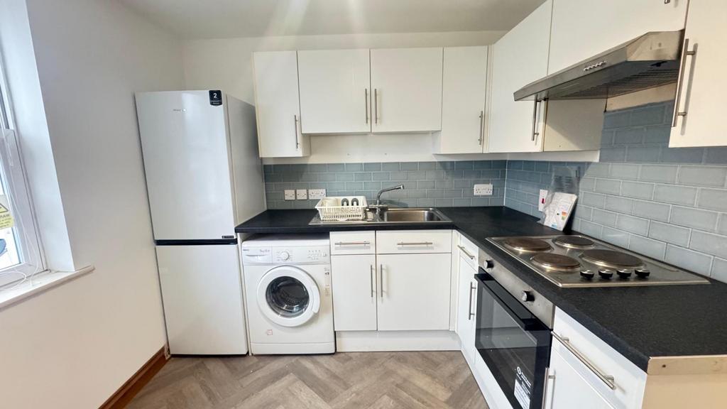 Kitchen 2.jpeg