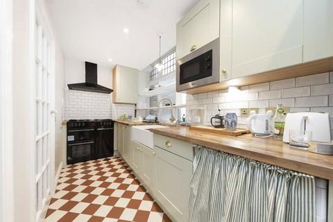 2 bedroom flat to rent, Finchley Road, London NW3