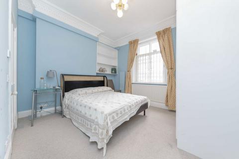 2 bedroom flat to rent, Finchley Road, London NW3