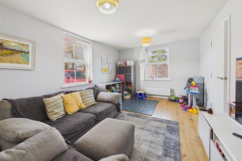 3 bedroom end of terrace house for sale, Lawton Walk, Hessle