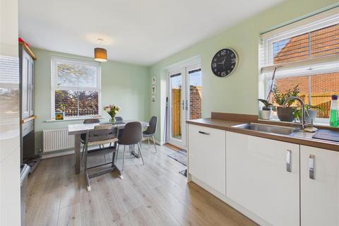 3 bedroom end of terrace house for sale, Lawton Walk, Hessle
