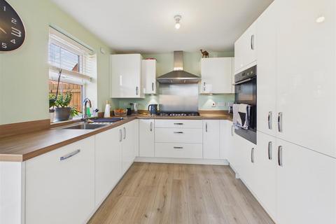 3 bedroom end of terrace house for sale, Lawton Walk, Hessle