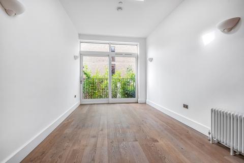 2 bedroom terraced house to rent, Wellesley Road London SE18