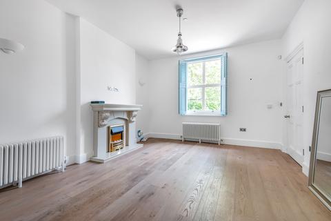 2 bedroom terraced house to rent, Wellesley Road London SE18