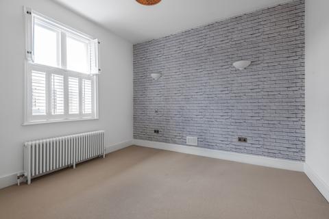 2 bedroom terraced house to rent, Wellesley Road London SE18