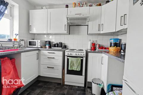 2 bedroom detached bungalow for sale, Oakwood Close, Frinton-On-Sea