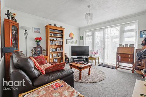 2 bedroom detached bungalow for sale, Oakwood Close, Frinton-On-Sea