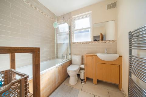 3 bedroom flat to rent, Lydden Grove, Earlsfield, London, SW18