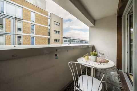 2 bedroom flat to rent, Chambers Street, London SE16